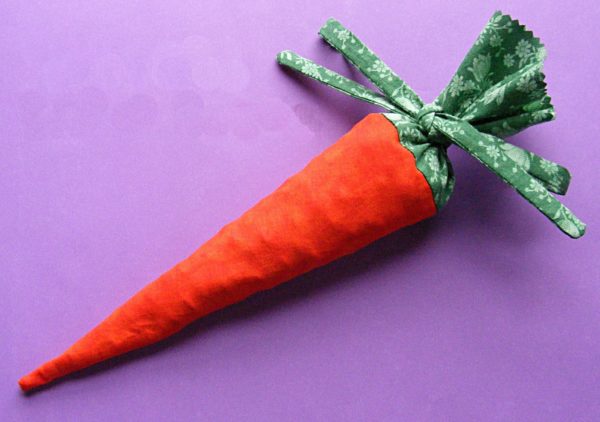 Carrot Full of Candy - an easy and fun (and free!) fabric carrot pattern from Shiny Happy World