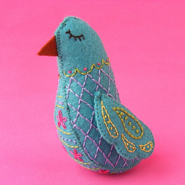 Flora the felt bird - free pattern