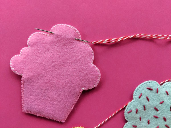 Make a Felt Garland using any Christmas ornament pattern - a tutorial from Shiny Happy World