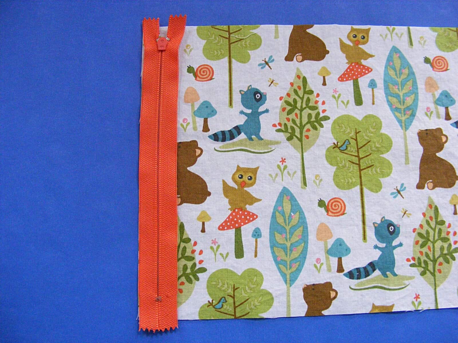 Triangle Tote Bags a free pattern Shiny Happy World