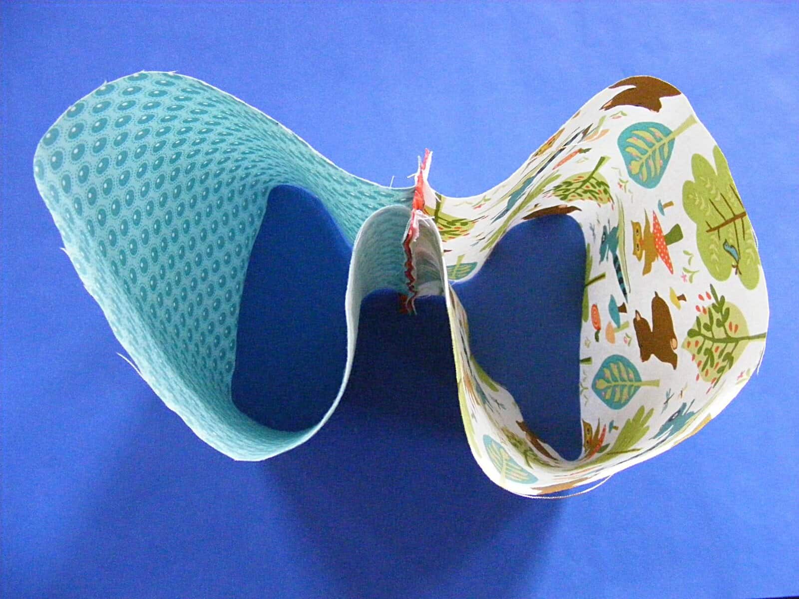 Triangle Tote Bags a free pattern Shiny Happy World