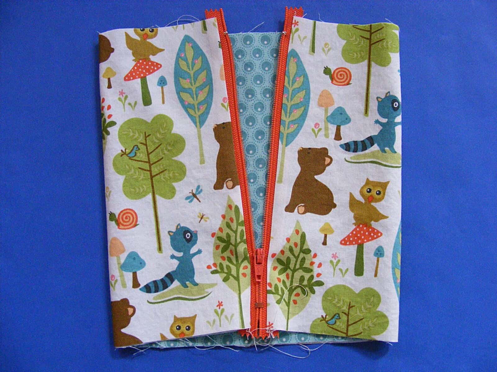 Triangle Tote Bags a free pattern Shiny Happy World